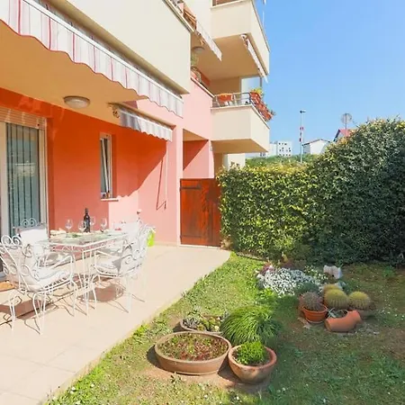 Fani With Lovely Garden , Near The Sea Apartman *