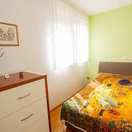 Apartman Fani With Lovely Garden , Near The Sea *