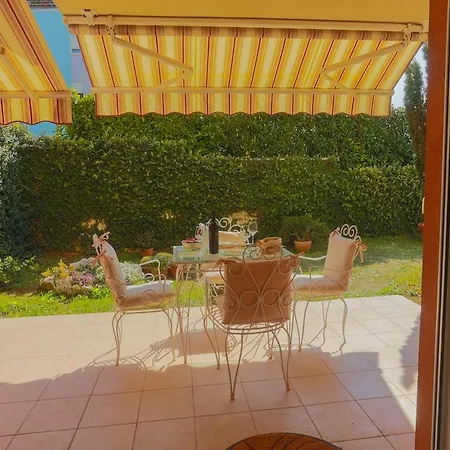 Fani With Lovely Garden , Near The Sea Apartment Split