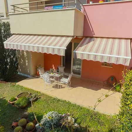 Lejlighed Fani With Lovely Garden , Near The Sea