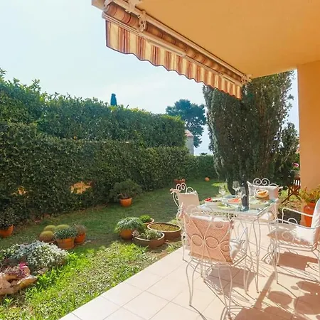 Lejlighed Fani With Lovely Garden , Near The Sea Split