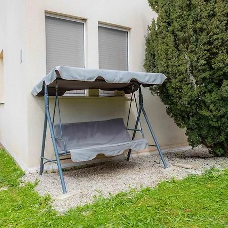 Fani With Lovely Garden , Near The Sea Apartment *