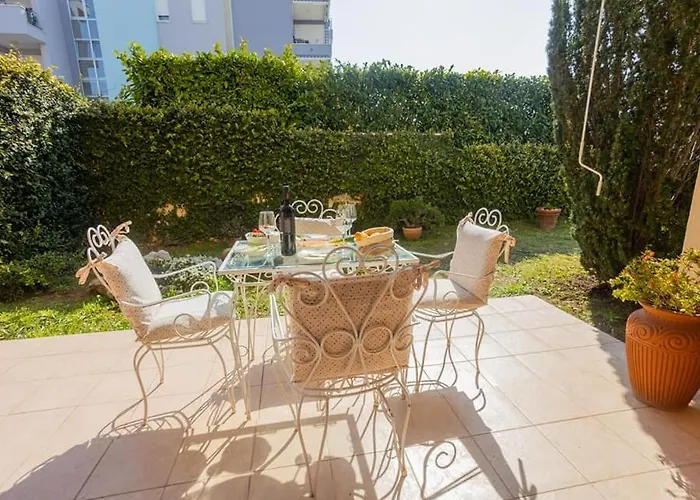 Fani With Lovely Garden , Near The Sea *