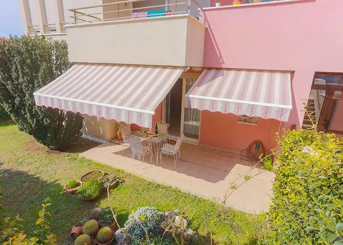 Apartment Fani With Lovely Garden , Near The Sea *