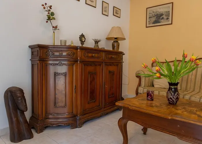 Fani With Lovely Garden , Near The Sea Apartment *