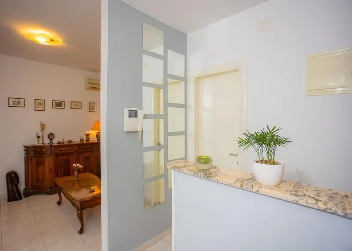 Fani With Lovely Garden , Near The Sea *