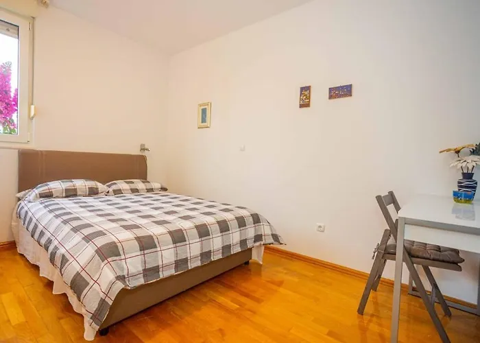 Fani With Lovely Garden , Near The Sea * Split